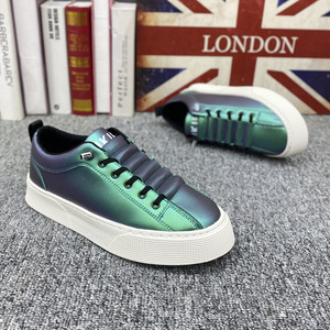Primavera y otoño Nuevos zapatos de cuero de los hombres de moda con un paso. Zapatos de tabla de suela suave casuales de moda y versátiles - Product Image 5