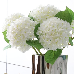 ดอกไฮเดรนเยียประดิษฐ์สีฟ้าของเอลซ่า ดอกไม้พลาสติกพิมพ์ลาย 3 มิติ ดอกไม้ผ้าไหมตกแต่งบ้าน งานแต่งงาน อุปกรณ์ประกอบฉากกลางแจ้ง - Product Image 3