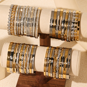 Bracciale di Lusso di Alta Gamma Placcato Oro 18K PVD Lucido con Zirconi in Acciaio Inossidabile Antiallergico Gioielli di Design da Donna - Product Image 5