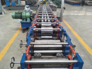 Hoge Kwaliteit Draagbare Water Naadloze Goot Maken <span class=keywords><strong>Machine</strong></span> Regengoot Koude Roll Vormen <span class=keywords><strong>Machine</strong></span> Prijs - Product Image 6