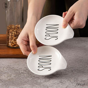 DF1227 Reposacucharas de Cerámica Blanca, Soporte para Cucharas de Cocina Minimalista, Patrón Personalizable, Estilo Japonés - Product Image 4