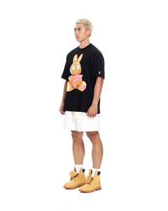 T-shirt unisexe d'été en coton épais 250 g/m² noir, coupe classique, avec impression graphique sérigraphiée sur le devant, motif « Water Gun Rabbit » - Product Image 5