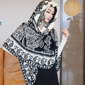 Écharpe carrée légère de luxe en mélange soie et laine 130 cm, motif cachemire, châle chaud et léger automne/hiver pour femme 2-en-1 - Product Image 3