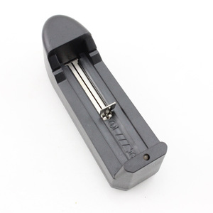 แบตเตอรี่สำรองพกพา Zoro แบบ Li-Polymer ช่องเสียบ USB เดียว ช่องเสียบอเนกประสงค์ รองรับการชาร์จพลังงานแสงอาทิตย์ เหมาะสำหรับการเดินทางและตั้งแคมป์ - Product Image 1