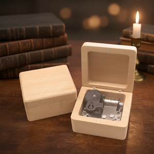 <span class=keywords><strong>Caja</strong></span> <span class=keywords><strong>de</strong></span> Música <span class=keywords><strong>de</strong></span> Madera <span class=keywords><strong>de</strong></span> Haya Sólida Personalizada Yiyu, <span class=keywords><strong>la</strong></span> Más Vendida, Pulida a Mano, Cuadrada, 8 Tonos, 30s <span class=keywords><strong>de</strong></span> Duración <span class=keywords><strong>de</strong></span> Sonido, para Cumpleaños y San Valentín - Product Image 2