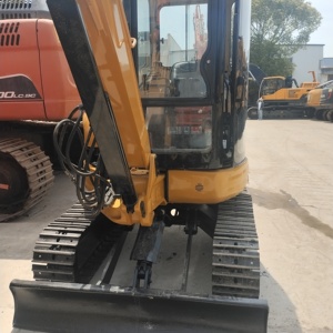 Offre Spéciale : Mini-Excavatrice Hydraulique sur Chenilles Caterpillar 304CR d'Occasion, 4 Tonnes, Faible Kilométrage, Idéale pour Petites Travaux de Terrassement - Product Image 4