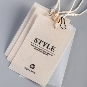 Étiquettes tissées imprimées à prix de gros, étiquettes de vêtement de qualité supérieure, étiquettes tissées pliées en deux, étiquettes tissées à coudre sur les vêtements - Product Image 1