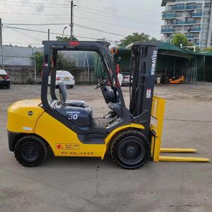 Chariot élévateur diesel Komatsu 3 tonnes, Japon, déplacement latéral 4,5 mètres, mât à trois sections, modèle 2023, traction avant/4x4, garantie 1 an, chariot élévateur d'occasion - Product Image 2