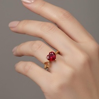 Bague de fiançailles romantique vintage en or 14 carats avec diamant rouge de laboratoire taille cœur et double motif cœur central pour elle - Good Century