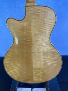 Yunzhi-Guitare <span class=keywords><strong>de</strong></span> jazz Archtop en érable flammé 15 pouces au choix avec corps en épicéa massif et touche en ébène fabriqués à la main - Product Image 5