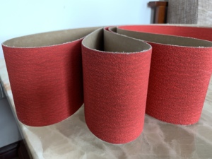 <span class=keywords><strong>กระดาษทราย</strong></span>ม้วนใยโพลีเอสเตอร์เคลือบเซรามิก P812 กว้าง 1400 มม. ยี่ห้อ OEM สำหรับเครื่องเจียร - Product Image 1