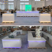 Comptoir de bar avec barre arrière, mobilier de bar commercial contemporain de luxe avec éclairage LED pour restaurant, lounge musical, hôtel, boîte de nuit, îlot de bar