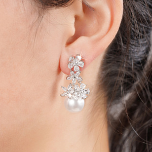 Orecchini Pendenti con Perle Simulate Floreali per Donne, Stile Principessa Elegante, Gioielli alla Moda - Product Image 2