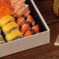 Récipient alimentaire plateau Sushi boîtes d'emballage japonais fruits gâteau boîtes à emporter Togo en bois biodégradable jetable 32 oz couvercle BPA