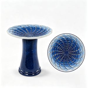 Bain d'oiseaux décoratif classique en céramique verte sur piédestal pour jardin extérieur, pelouse et aménagement paysager - Product Image 5