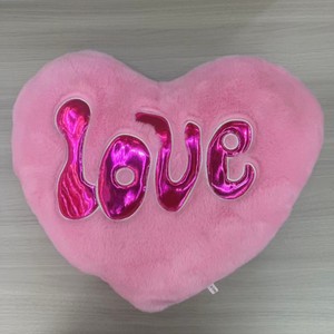 Vente en gros d'usine : Adorable coussin en peluche en forme de cœur, poupée en peluche douce pour filles, idéal pour la Saint-Valentin ou comme cadeau de mariage - Product Image 4