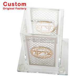 Boîte à Tsedaka en Acrylique Personnalisée, Présentoir Élégant pour Collectes de Fonds Caritatifs, Boîte Moderne en Perspex Doré - Product Image 2