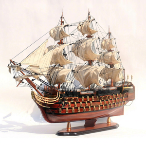 Maquette de bateau en bois HMS Victory de style nautique européen, technique de peinture à la main, design élégant de grand navire, décoration d'intérieur - Product Image 1