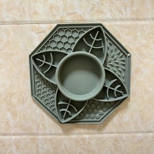 ชามป้อนอาหาร100% ทำจากซิลิโคนทรงกลมอเนกประสงค์แผ่นรองสำหรับให้สุนัขสัตว์เลี้ยงแมว<span class=keywords><strong>กิน</strong></span>ได้ช้า - Product Image 5