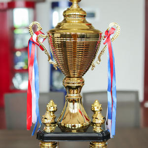 جائزة الكأس المعدنية الذهبية ذات الأربعة أعمدة الكبيرة بتصميم جسر صغير مبتكر وقابل للتخصيص لبطولات كرة السلة وكرة القدم واللقاءات الرياضية - Product Image 5