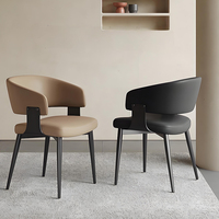Chaises de salle à manger contemporaines de luxe nordique en métal et similicuir rembourrées pour villas modernes, salles à manger d'hôtel et mobilier de maison