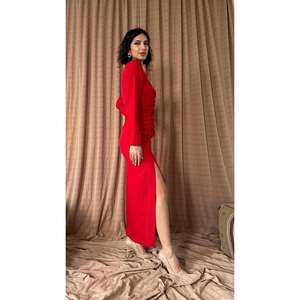 Robe de soirée longue plissée rouge fendue en gros - Product Image 2