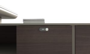 โต๊ะทำงานผู้บริหารแบบยืน-นั่ง ทำจากไม้จริง ดีไซน์ทันสมัย เหมาะสำหรับโรงพยาบาล โรงเรียน โรงแรม พร้อมชั้นวางแบบเปิด และตู้เก็บของพร้อมระบบล็อครหัส - Product Image 6