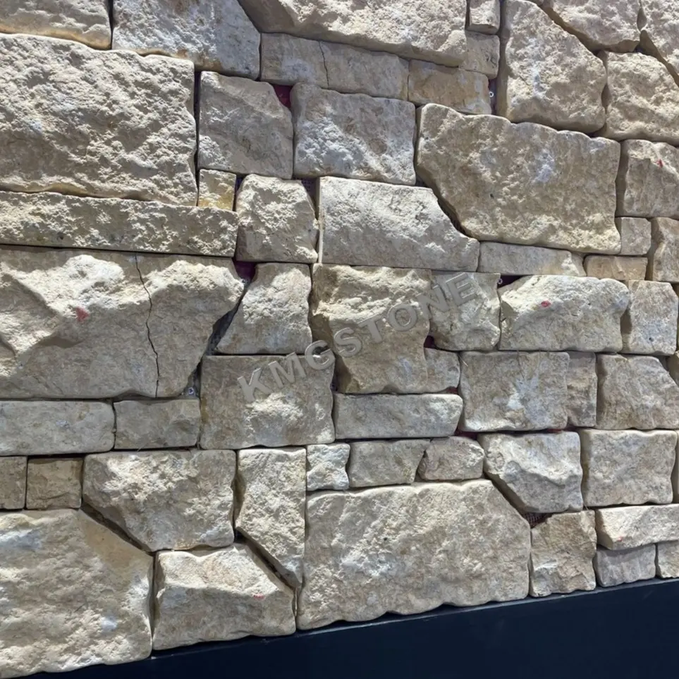 Pietra calcarea naturale spaccata casuale dell'impiallacciatura di pietra per le finitrici del rivestimento della parete