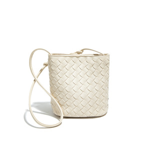 2025 nouveau sac à bandoulière tissé élégant mode polyvalent petit sac à bandoulière haut de gamme pour hommes avec doublure en Polyester motif PU cristal - Product Image 5