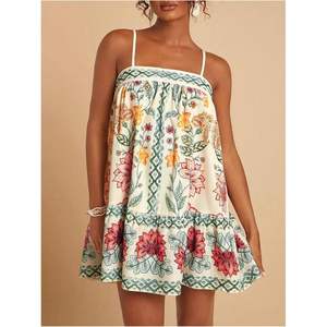 เดรสสั้นพิมพ์ลายดอกไม้สไตล์โบฮีเมียนสำหรับผู้หญิง ทรงเอ็มไพร์ ผ้าชีฟอง ระบายอากาศได้ดี เหมาะสำหรับวันพักผ่อนริมชายหาด - Product Image 1