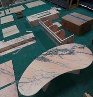 Table basse de salon moderne de luxe en forme de T, en marbre rose, avec plateau en pierre simple pour appartement