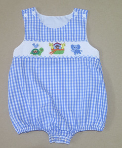 Combinaison pour bébé fille en coton premium rose à carreaux, faite à la main, avec manches bouffantes à volants et motif animalier - Product Image 2