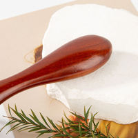 Brosse de massage du cuir chevelu personnalisée OEM en bambou et bois de santal avec coussin d'air et picots espacés de 9 mm pour femmes aux cheveux épais, longs et bouclés
