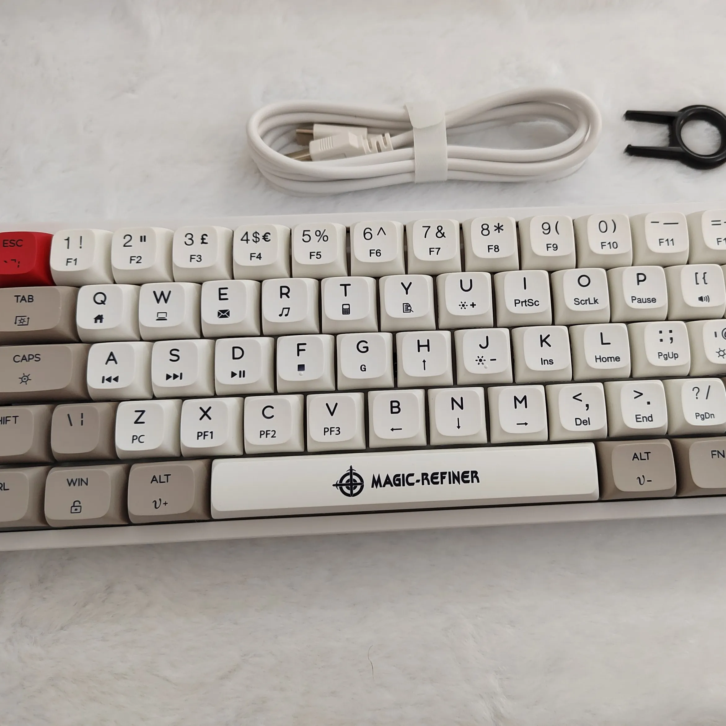 MK21 RGB de luz 60% compacto ISO inglés tinte sub keycap Teclado mecánico 62 llaves Cable de teclado de juego marrón rojo azul interruptor