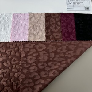 <span class=keywords><strong>Tissu</strong></span> en velours <span class=keywords><strong>thermique</strong></span> gaufré en polyester et élasthanne avec texture pelucheuse pour manteaux d'hiver et vêtements de détente - Product Image 2