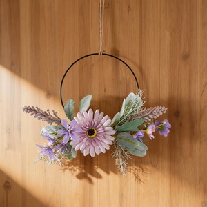 Mur de fleurs artificielles Ruxuan, décoration murale violette en forme d'anneau, décoration de mariage et de maison CF01096A - Product Image 1
