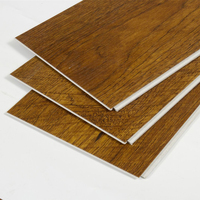 Plancher en vinyle LVT Click multi-couleurs, surface mate, pour projet d'aménagement intérieur de café-restaurant