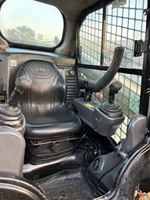 Caterpillar 246D Skid Steer Loader Mesin Pemuat Roda Kompak 3400kg Buatan AS untuk Pekerjaan Pertanian dan Proyek