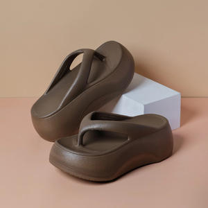 รองเท้าแตะสีกาแฟสำหรับผู้หญิง พื้นหนา ส้นสูง 7 ซม. รองเท้าแตะชายหาดฤดูร้อน มีสไตล์ ทันสมัย ใส่ได้ทุกฤดู - Product Image 1