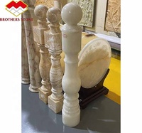 Colonne en marbre d'onyx moderne en pierre naturelle polie pour piliers d'escalier
