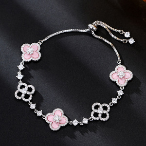 Pulsera <span class=keywords><strong>de</strong></span> Trébol <span class=keywords><strong>de</strong></span> Cuatro Hojas <span class=keywords><strong>de</strong></span> Estilo Clásico al por Mayor <span class=keywords><strong>de</strong></span> Fábrica a Precio Económico con Incrustaciones <span class=keywords><strong>de</strong></span> Circonita y Dije <span class=keywords><strong>de</strong></span> Flor <span class=keywords><strong>de</strong></span> Nácar - Product Image 1