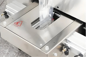 Grande Qualité Pneumatique Vertical Retour Scellage Nouveau Design Pâte Sauce Remplissage Quantitatif Machine à Emballer Ketchup Miel Durable - Product Image 3