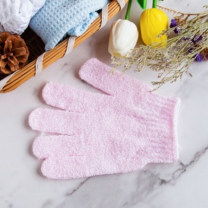 Gloway OEM Hot Selling Effen Kleur Vijf Vingers Nylon Handschoen Roze Exfoliërende Lichaamsbadhandschoenen Scrubhandschoenen voor het Verwijderen van Dode Huid - Product Image 4
