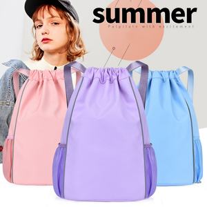 Sac de sport pliable et portable en polyester 210D imperméable, personnalisable par sublimation, avec poignée en corde, fermeture éclair et fermoir, idéal pour la natation et les promotions. - Product Image 4