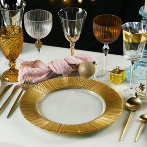 Plato de Cristal Transparente con Borde Dorado Acanalado, <span class=keywords><strong>Base</strong></span> Versátil para Plato de Cena, Ideal para Hogar, Hotel y Bodas - Product Image 4