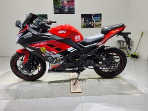 Moto d'occasion avec moteur de 400 cm³, dynamique et puissante. - Product Image 2