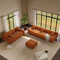 Ensemble de canapés modulaires capitonnés en velours orange, style mid-century, avec sièges profonds et accoudoirs incurvés surdimensionnés pour le salon