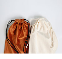 Logo personnalisé Pochettes de rangement Babouche Sacs pantoufles hôtel avec cordon de serrage en velours multicolore