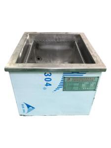 Anpassbare Einzeltank-Ultraschallreiniger für die Elektro-, Kraftstoff- und Elektronikindustrie zur Reinigung von Metallteilen - Product Image 1