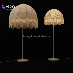 Lampadaire LEDA vintage à pampilles pour allée de mariage, lumière d'ambiance romantique pour événements, fêtes et cérémonies - Product Image 1